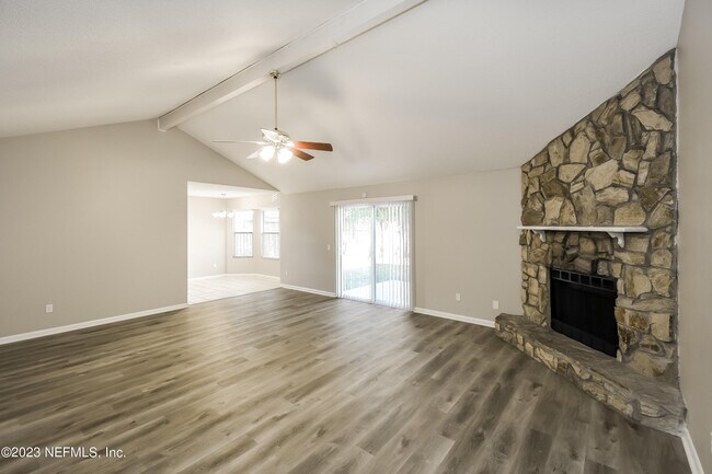 Foto del edificio - 11023 Poppins Ct