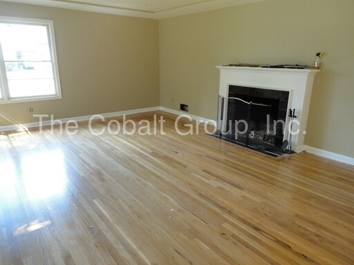Building Photo - 5840 SW Cheltenham Dr