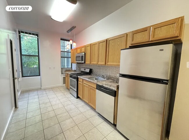 Building Photo - 320 W 47th St