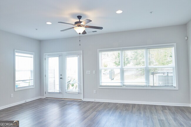 Building Photo - 2890 Regal Park Dr NW