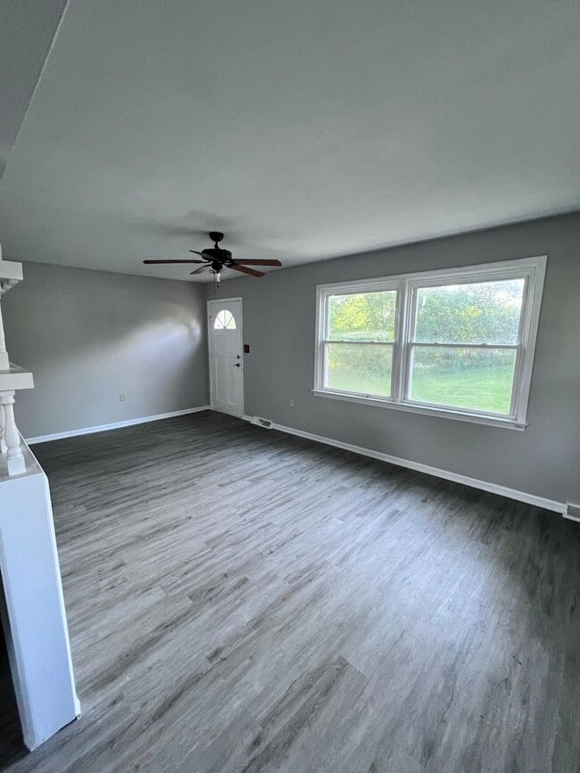 Building Photo - 225 Fuller Dr