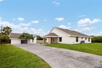 Building Photo - 12304 Lakeview Dr