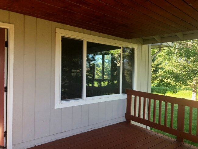 Building Photo - 1335 Mountain Splendor Dr