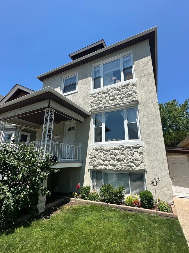 Foto del edificio - 5110 W Byron St