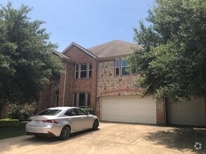 Building Photo - 713 Crestwood Ln