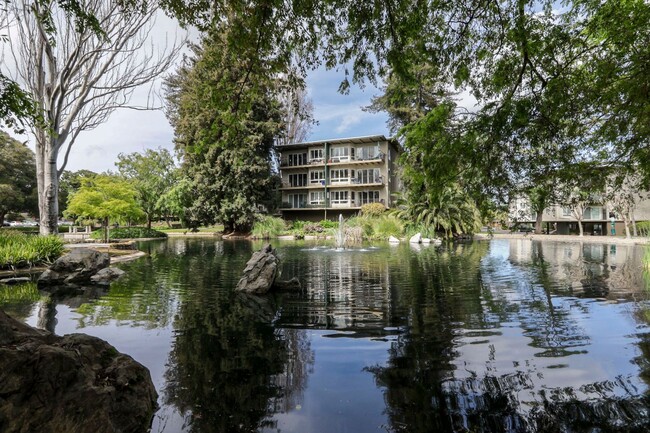 Foto del edificio - 1 Bed / 1 Bath ground floor condo in beaut...
