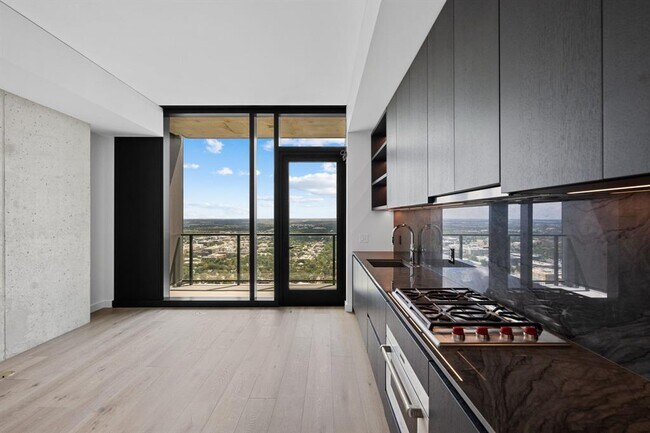 Building Photo - 610 Davis St