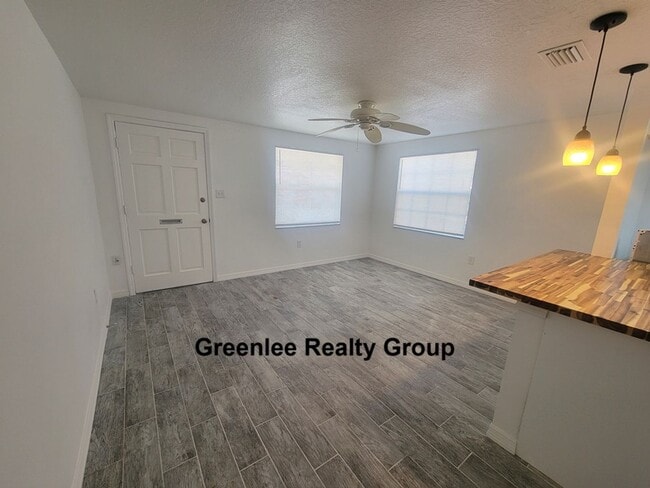 Building Photo - Adorable 2 Bed/2 Bath Villa in the 55+ New...