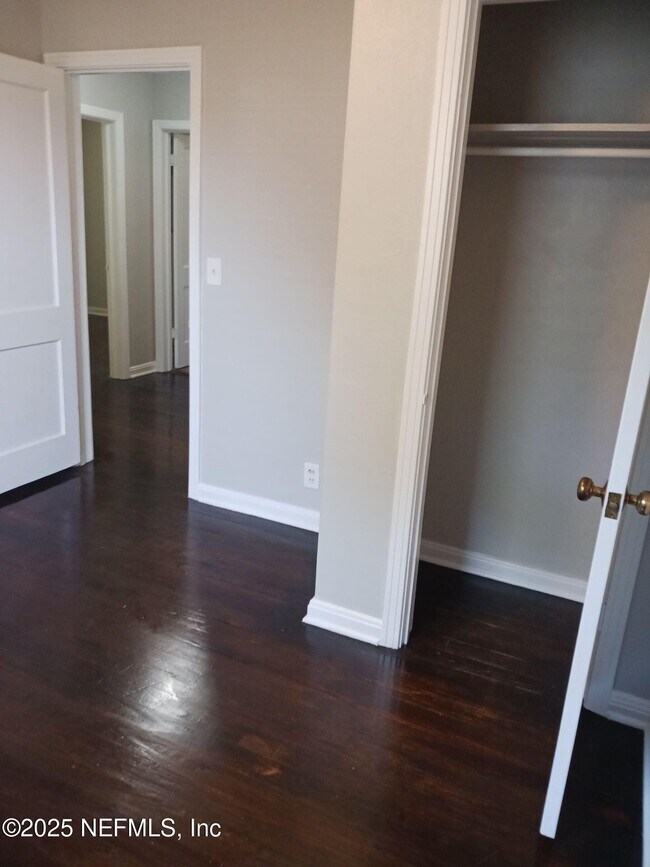 Foto del edificio - 1553 W 19th St
