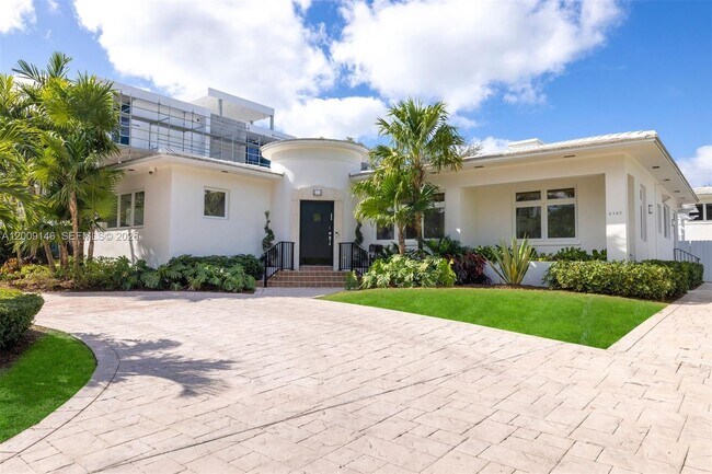 Foto del edificio - 4340 Pine Tree Dr