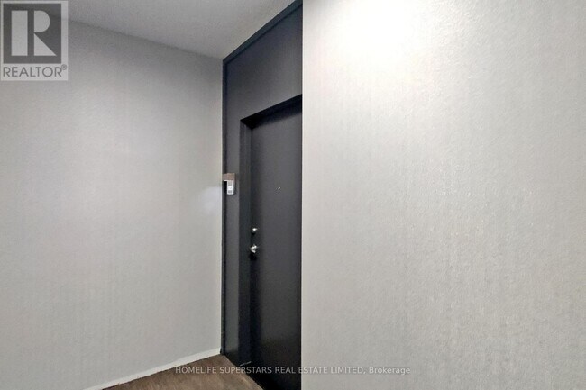 Building Photo - 223-1223 Webb Dr