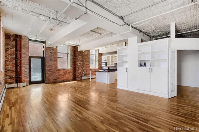 Building Photo - 2261 Blake St