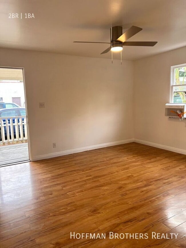 Foto del edificio - 14843 Sylvan St