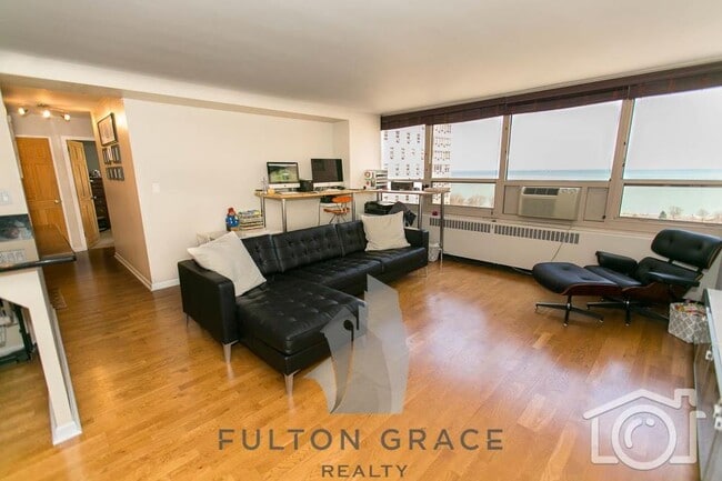 Building Photo - 3950 N Lake Shore Dr