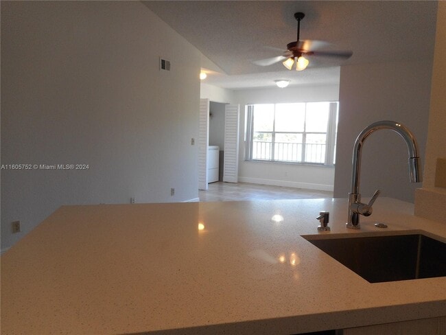 Building Photo - 12980 Vista Isles Dr