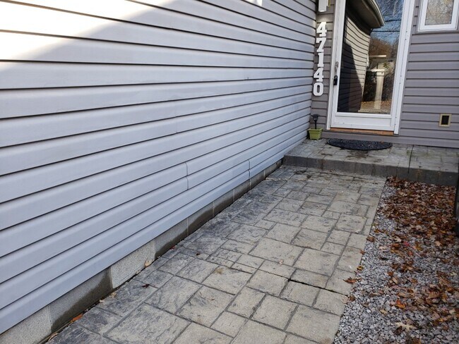 Building Photo - 47140 Forton Dr
