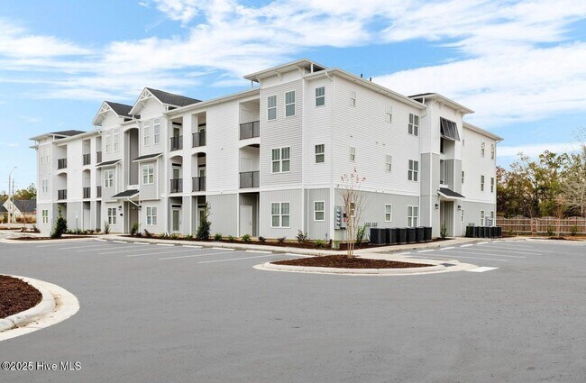 Foto del edificio - Special Offer! ONE MONTH FREE with a 12 month lease!!!