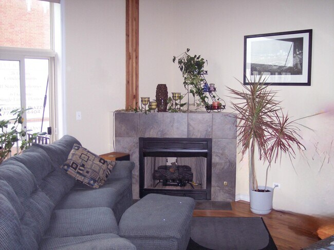 Sala de estar - 2806 N Oakley Ave
