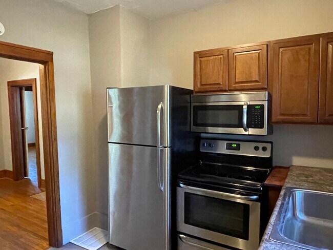 Foto del edificio - 904 N Busey Ave