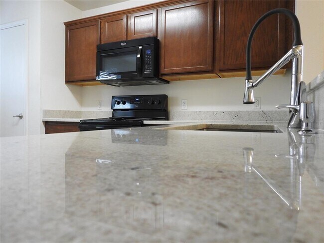 Foto del edificio - 5513 Nelson Oaks Dr
