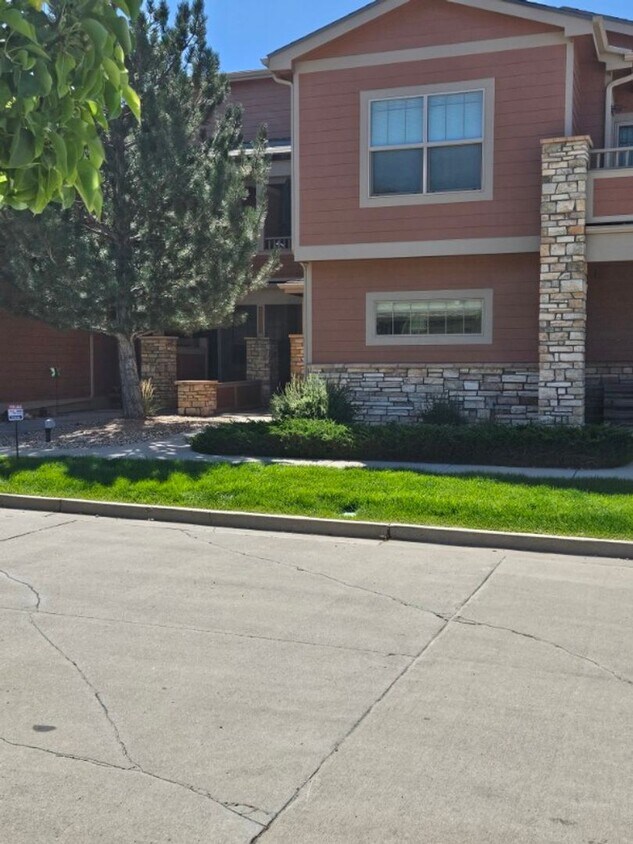 Foto principal - Beautiful 2 Bedroom Condo Avail 9/2