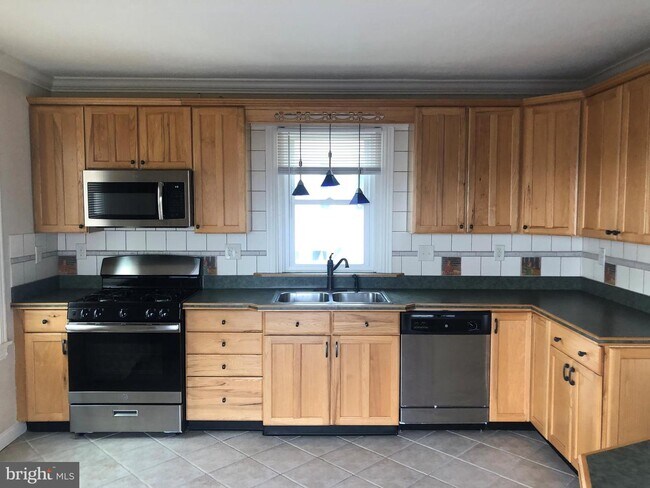 Building Photo - 3232 Ridge Pike