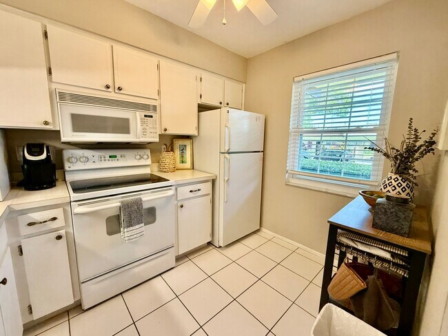 Foto del edificio - 1701 Pinehurst Rd