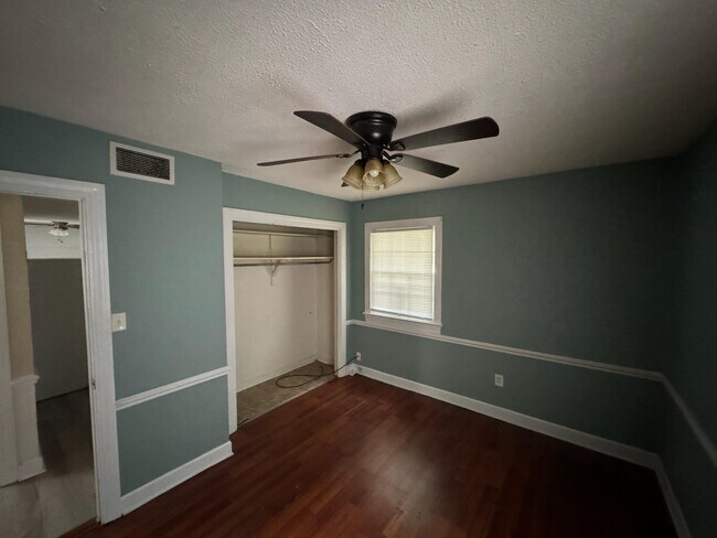 Foto del edificio - 2503 E 4th St