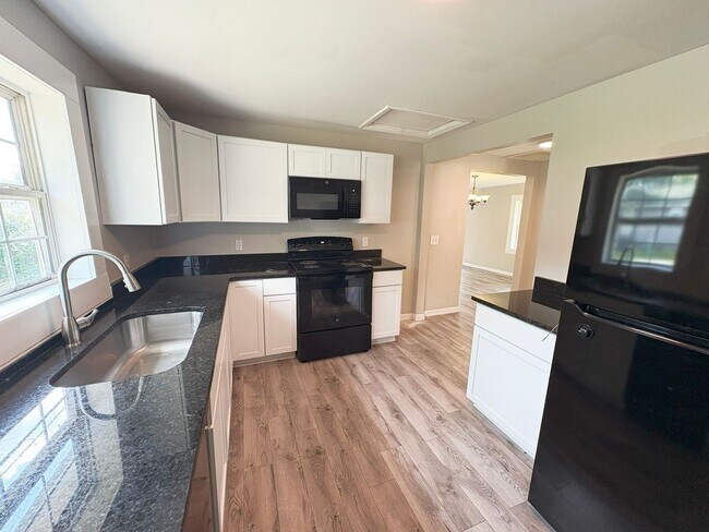 Foto del edificio - Newly Remodeled 3 Bedroom, 1 bath Home