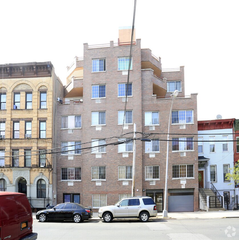 Primary Photo - 450 E 144th St
