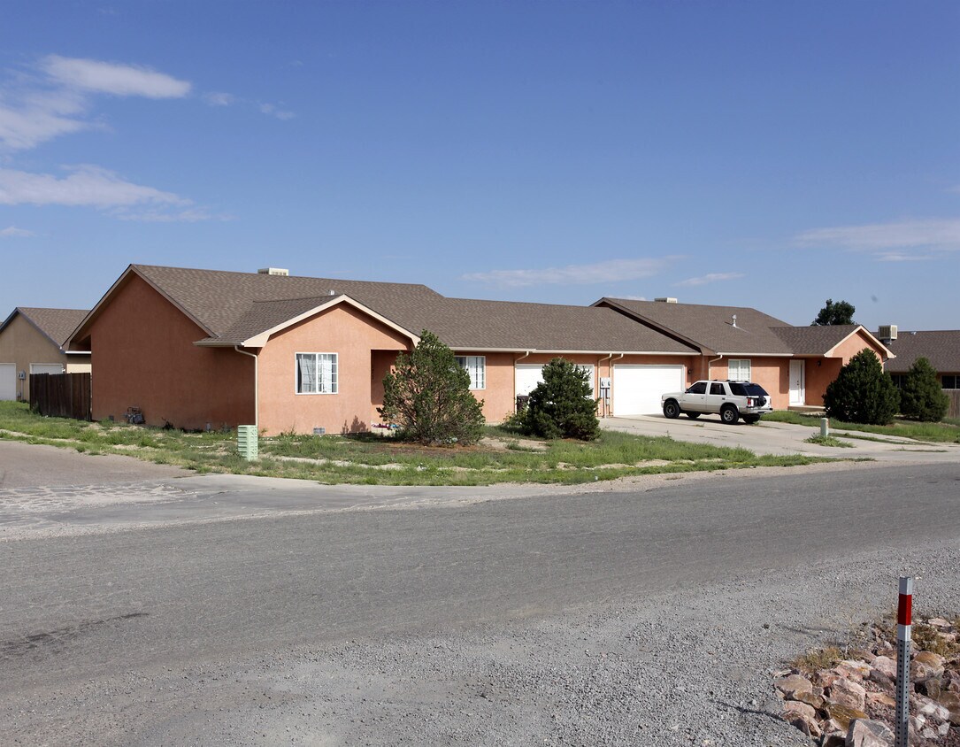 Primary Photo - 161-199 S Stardust Dr