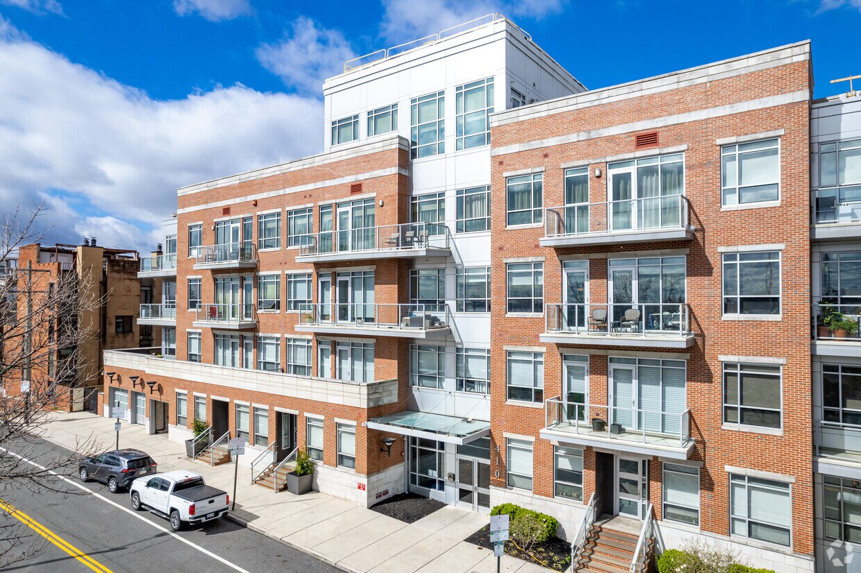 Foto principal - 410 S Front St