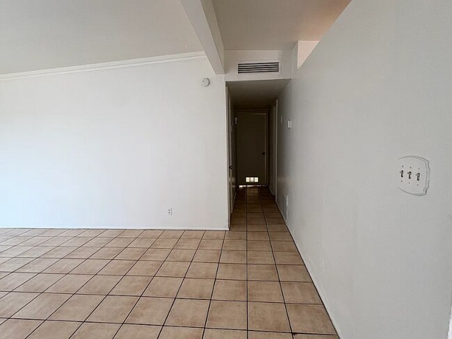 Foto del edificio - 4302 E 32nd St