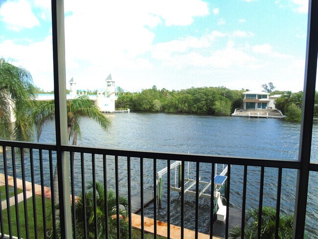Foto del edificio - 740 E Ocean Ave
