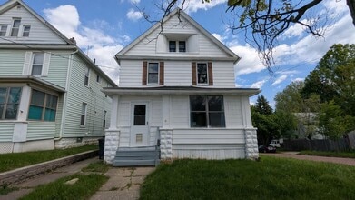 Building Photo - 163 Russell Ave
