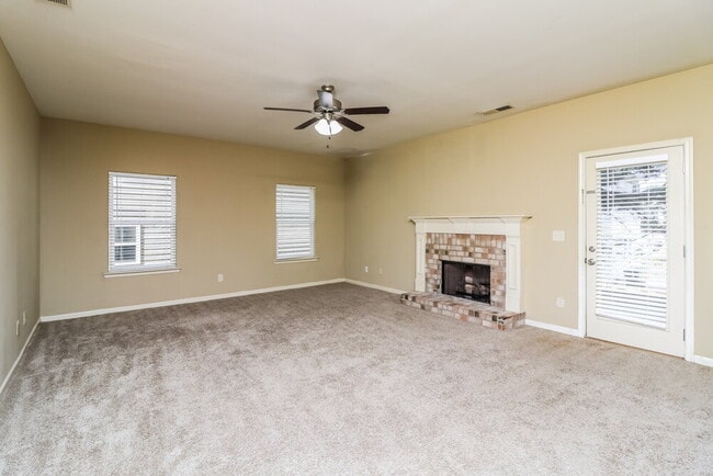 Building Photo - 66 Crescent Woode Way