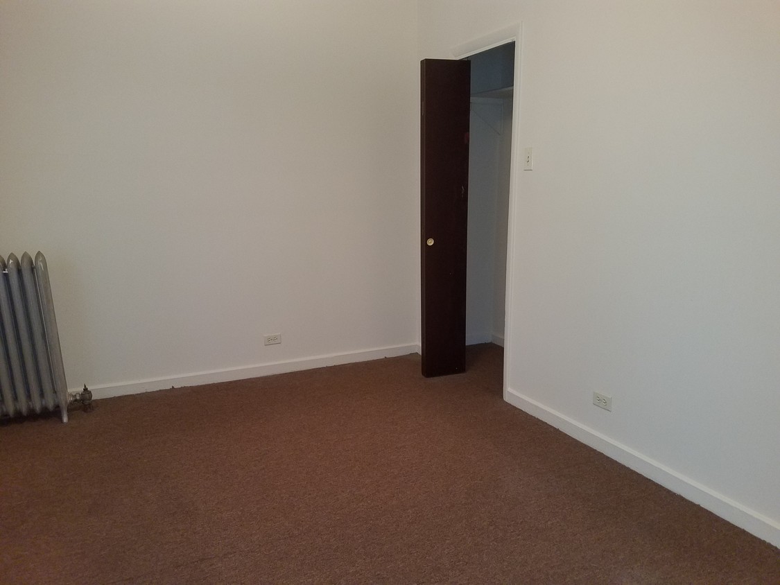 Foto del edificio - 1376 W 79th St