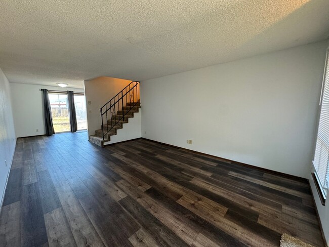 Foto del edificio - Great 2 bed/1.5 bath townhome in Springfield