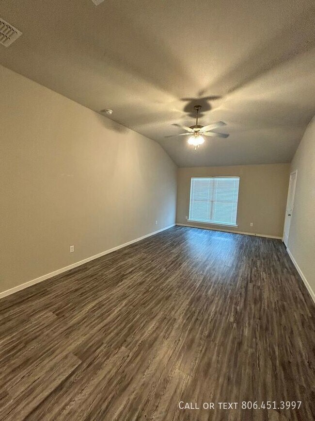 Foto del edificio - 2124 N Avenue J