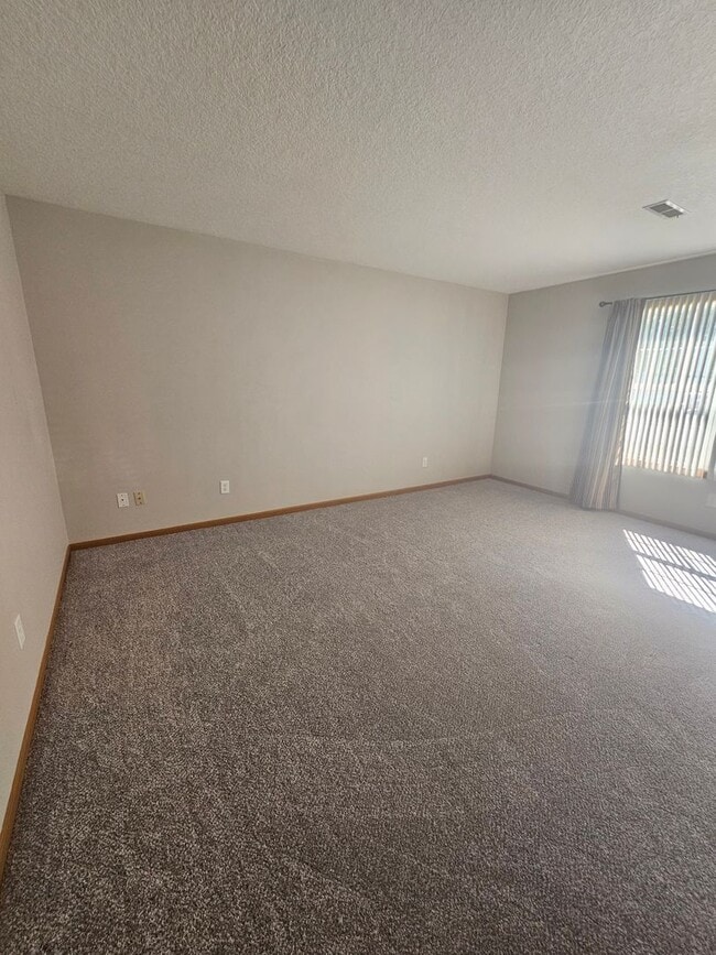 Building Photo - There is a $25 fee per application and eve...