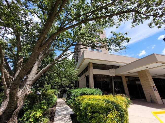 Foto del edificio - 3709 S George Mason Dr