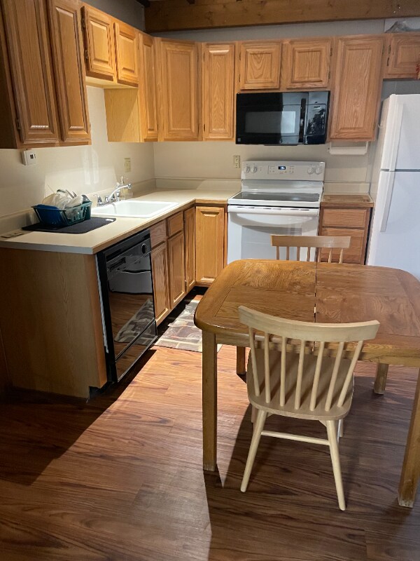 Foto del edificio - 1314 Red Cedar Cir