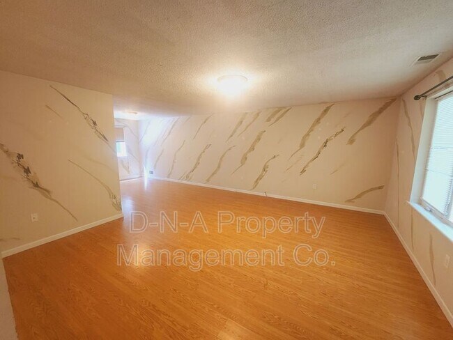Building Photo - 708 Squirrel Cir