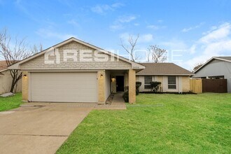 Building Photo - 2020 Cedarwood Dr
