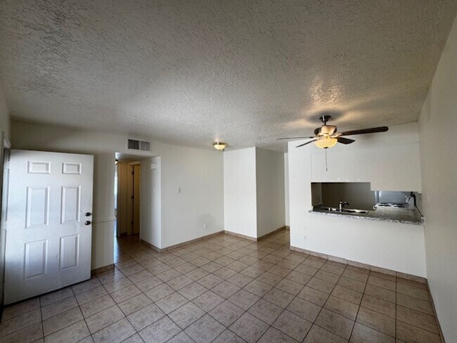 Foto del edificio - 12244 Menaul Blvd NE