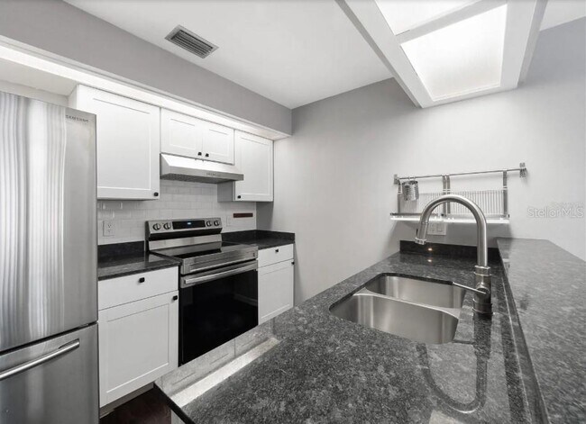 Foto del edificio - 2340 Sun Valley Cir