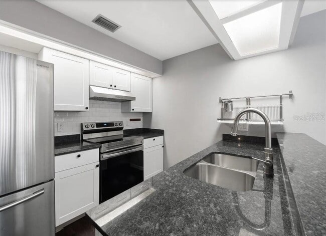 Building Photo - 2340 Sun Valley Cir