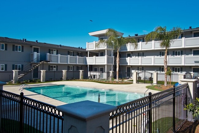 Building Photo - 19 Circle Dr