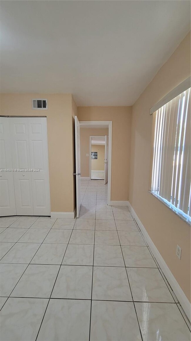 Foto del edificio - 1190 NE 167th St