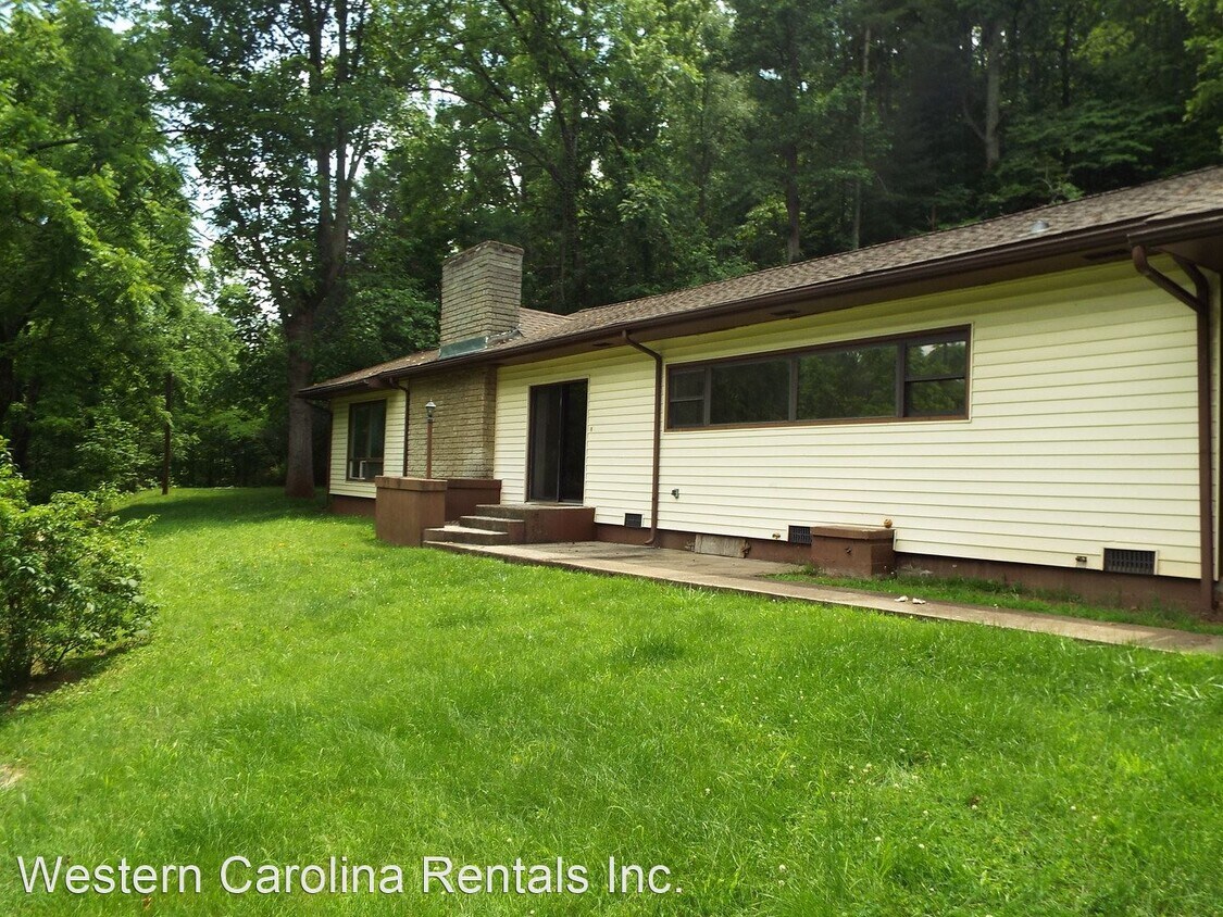 Primary Photo - 4 br, 2 bath House - 960 East Main St.
